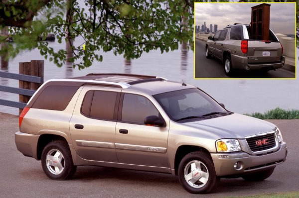 GMC не получава своя собствена версия на Chevrolet Avalanche, но има Envoy XUV като утешителна награда. Този необичаен SUV може да се трансформира в пикап с натискането на един бутон чрез прибиране на панела, който покрива товарното отделение. Ако тази настройка звучи познато, вероятно е защото Studebaker за кратко (и неуспешно) експериментира с нея през 60-те години . И Envoy XUVаправи крачка напред в практичността със специфична за модела версия на Midgate на Avalanche, която разширява товарния под.

По-практичен от Envoy, на който е базиран, но и много по-нестандартен; дизайнерите не намират начин да интегрират електрически прибиращите се покривни панели. GMC продва около 27 000 бройки от XUV в течение на две години преди да спре проекта.